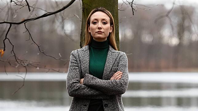 Alina Fritsch, österreichische Schauspielerin, aufgenommen am Decksteiner Weiher. Fritsch (als Luisa Hoffmann) ist die neue ...
