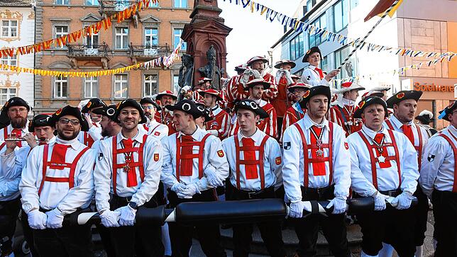 Bild 27: Jetzt geht&lsquo;s um die Wurst! Bilder vom Kaiserbrunnen am Rosenmontag