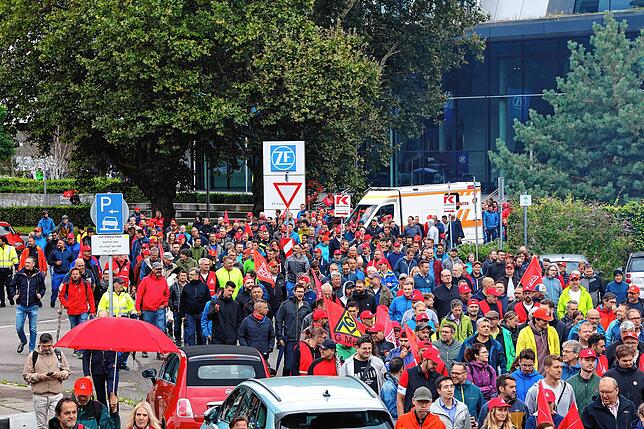 Bild 15: ZF Friedrichshafen: Bilder vom Protestmarsch gegen den Stellenabbau