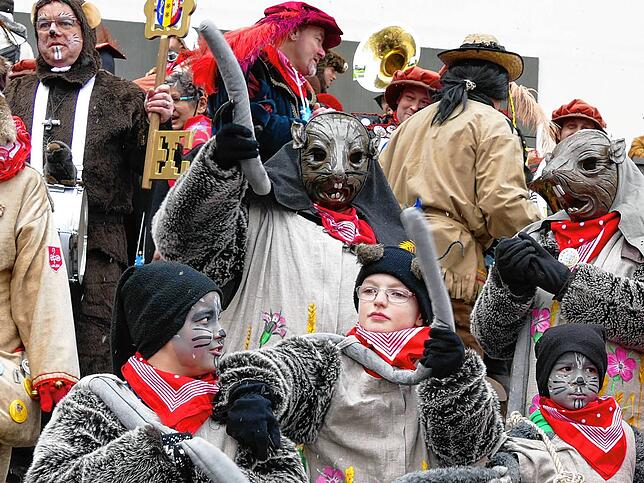 Zu einer bunten Fasnacht in Rielasingen gehören die Ratten – hier auf einem Archivbild – die dem Rattlinger Narrenverein ...