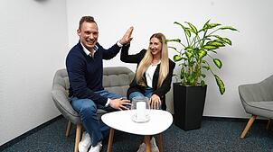 Mentoren-Duo: Michael Fiechtner (39), Geschäftsführer der Dorow Clinic, unterstützt Selina Arnold, Inhaberin der gleichnamigen ...