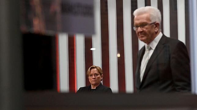 Winfried Kretschmann äußert sich neben Susanne Eisenmann, Spitzenkandidatin der CDU, zum Ergebnis der Landtagswahlen in ...