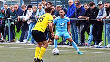 Nedzad Plavci (rechts) vom ESV Südstern Singen fordert am Sonntag den Tabellenführer Nicolas Grieger und den FC Öhningen-Gaienhofen.