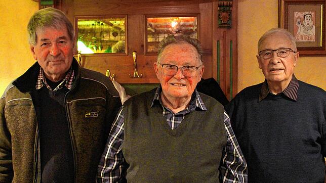 Die Gründungsmitglieder Peter Felber, Hans Frenk und Rupertus Müller (von links) sind nun Ehrenmitglieder. Foto: Marianne Bader