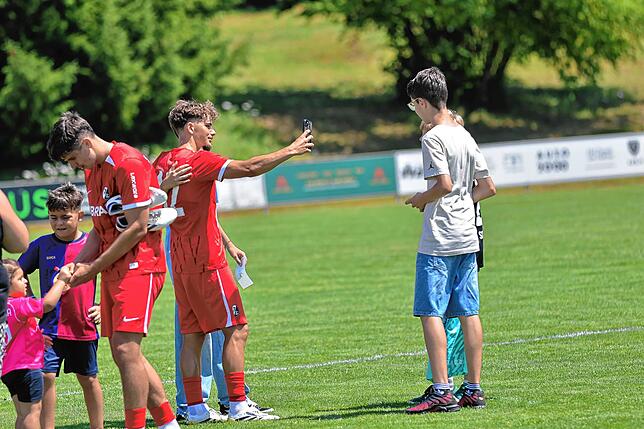 Bild 42: SC Freiburg II gewinnt Test beim FC Erzingen gegen den FC Zürich II mit 6:3 – wir haben Fotos!
