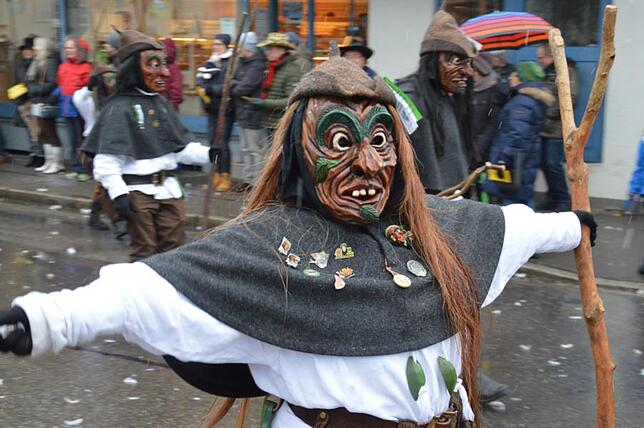 Bild 11: Bilder vom Narrensprung beim Ringtreffen des Alemannischen Narrenrings (Teil 2)