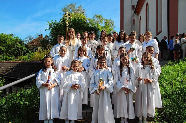 15 Kinder aus Horheim und Schwezen feierten am Samstag, 13. April, in Schwerzen ihre Erstkommunion.
