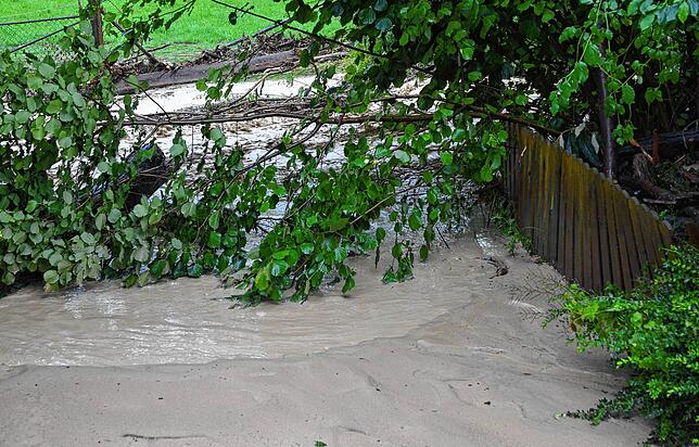 Bild 29: Bilder vom Unwetter in Markdorf: Evakuierung des Campingplatzes