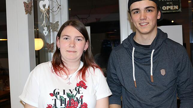 Die Jugendleiter Michelle Ketterer und Simon Wider des Radsportvereins Unterbränd haben erfolgreich ihre Trainerausbildung D-Trainer ...