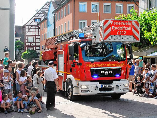 Bild 2: Bilder von der Schauübung der Feuerwehr und der Rettungsdienste auf dem Radolfzeller Marktplatz