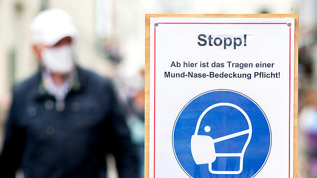 Das Tragen von Mund-Nasen-Bedeckungen ist bei den aktuell stetig steigenden Corona-Fallzahlen noch wichtiger.