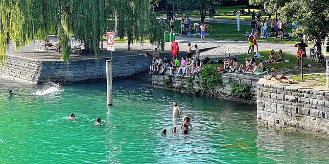 Eine Abkühlung im Sommer ist im Herosépark am Seerhein möglich.