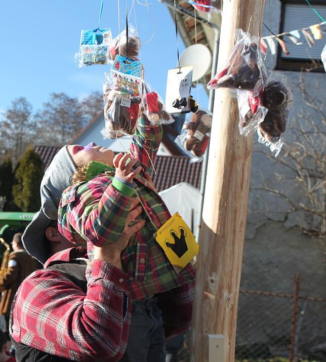 Bild 6: Das Hepbacher Kärrelerennen ist ein Seifenkistenspektakel mit viel Gaudi