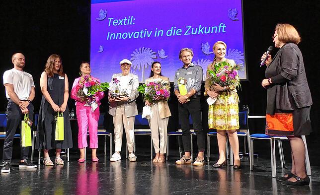 Die Diskutanten Mark Zenzinger, Prof. Marina Baum, Marina Bandte, Thomas Rath, Katharina Pfeffer und Prof. Sven Gerhards mit Moderatorin ...