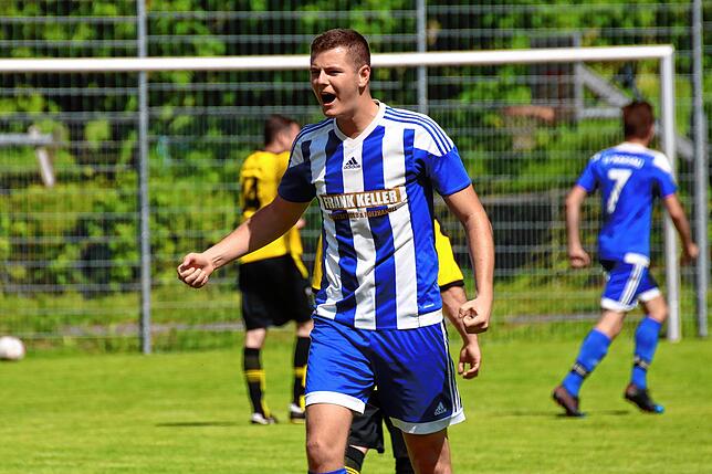 Bild 19: SV Karsau schießt sich mit 14:0 bei der Spvgg. Utzenfeld zum Titel &ndash; und wir haben Bilder!