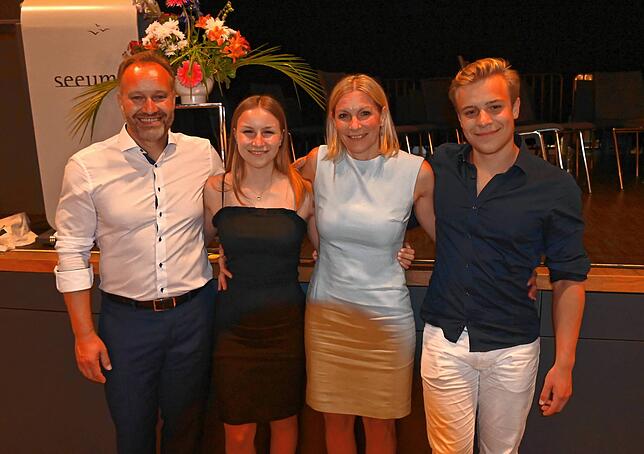 Familie Weckbach von links: Matthias, Tochter Florine, Ehefrau Elke und Sohn Julian. Der jüngste Sohn Yannick fehlt.