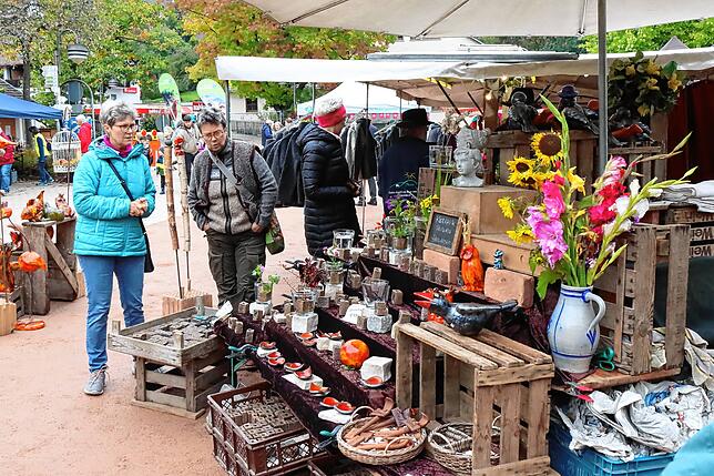 Bild 6: Regionales lockt auf den Mühlenplatz zum Naturparkmarkt
