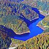 Das Becken ist gefüllt, der Staudamm wieder begehbar und die Sanierung abgeschlossen. Bild: Erich Meyer