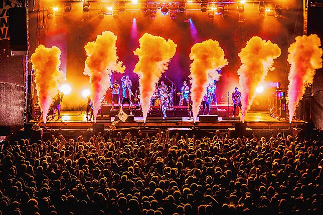 Querbeat bei einem Auftritt beim Summerjam 2019 in Köln.