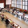 Eine Gemeinderatssitzung in Zeiten des Coronavirus: Die Abstände sind groß, der Ort &ndash; die Turn- und Festhalle in Öhningen &ndash; ...