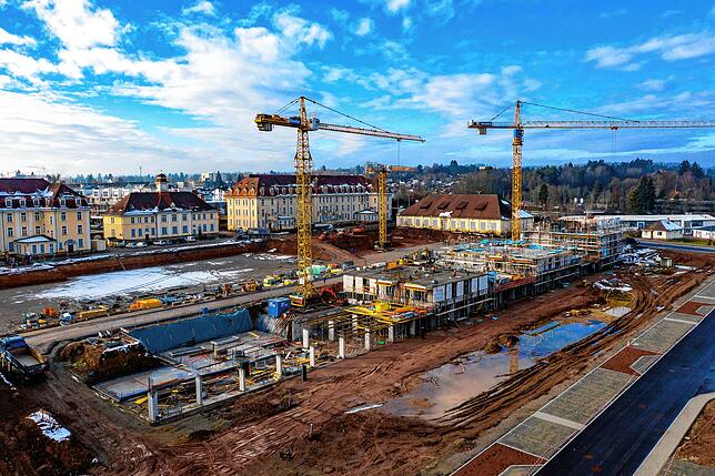 Blick von der Rückseite des einstigen Kasernengeländes. Hier entstehen mehrere Neubauten mit zahlreichen Wohnungen.