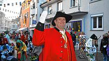 Daniel Kurz, Zunftmeister des Narren- und Brauchtumsvereins Hepbach, macht mit seiner Familie Fasnets-Hausparty, wie er sagt. Hier ist ...