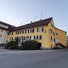 Das ehemalige Gasthaus Krone-Post in Hilzingen darf nun noch bis März bewohnt werden. Der einstige Eigentümer möchte es zurückkaufen und ...