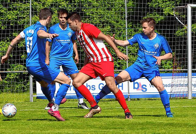 Bild 9: Die besten Bilder vom Duell zwischen FV Walbertsweiler-Rengetsweiler und FC Neustadt