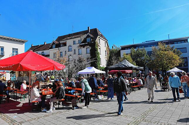 Bild 4: Zum Wohl! Diese Konstanzer sind beim Suserfest 2024 dabei