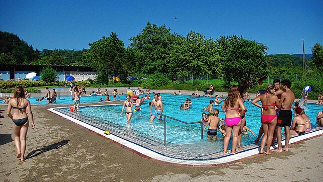 Unklar ist weiter, wie es mit dem Schwimmbad weitergehen soll. Bild: Rolf Reißmann