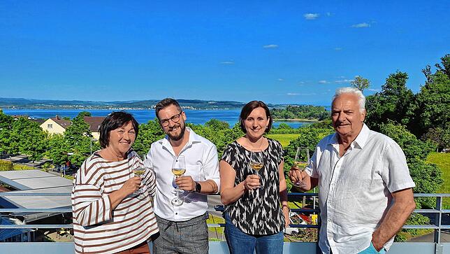 Claudia Spicker (von links), Christian Schädler, Inna Nungesser und Alfred Spicker auf einer Terrasse des Hotels Volapük.