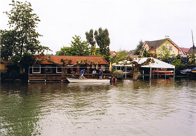 Das Pfingsthochwasser 1999 setzte auch das alte Clubhaus unter Wasser. Nicht der einzige Grund, ein neues zu bauen.