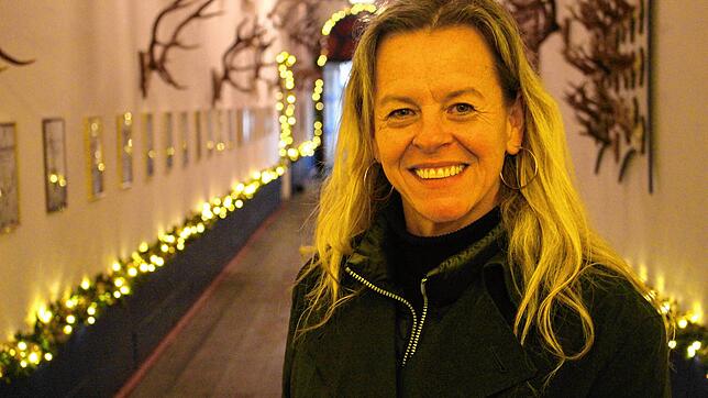 Die Vorbereitungen für die Weihnachtswelt in Donaueschingen laufen schon: Kerstin Trischtler zeigt hier den langen Gang des fürstlichen ...