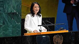 Annalena Baerbock aus Deutschland spricht vor der Generalversammlung der Vereinten Nationen, nachdem sie zur Präsidentin der 80. Sitzung ...
