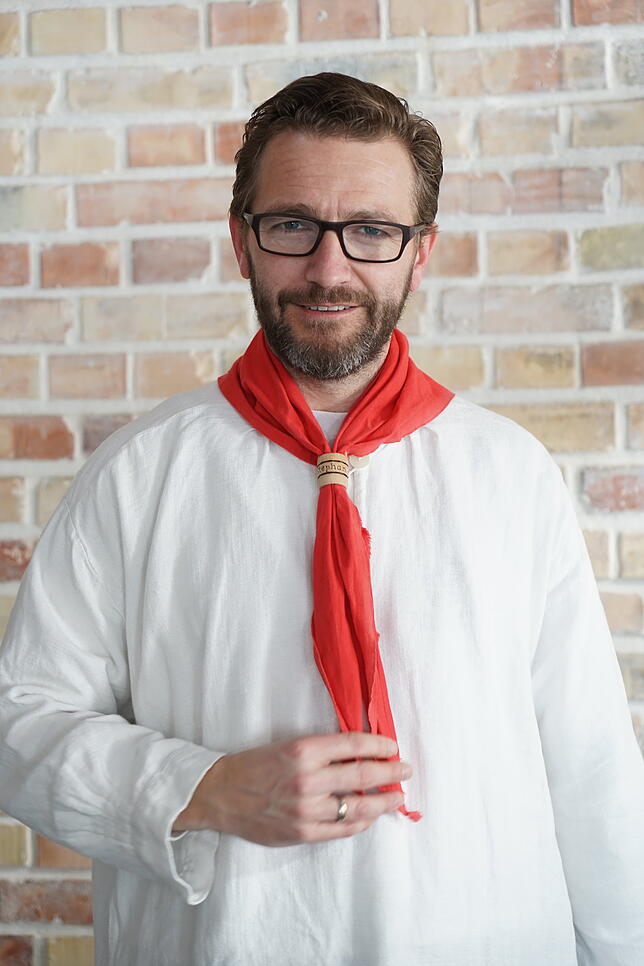 Bild 3: So einfach können Sie jetzt noch bei der Waldshuter Fasnacht mitmachen: Auf ins weiße Nachthemd