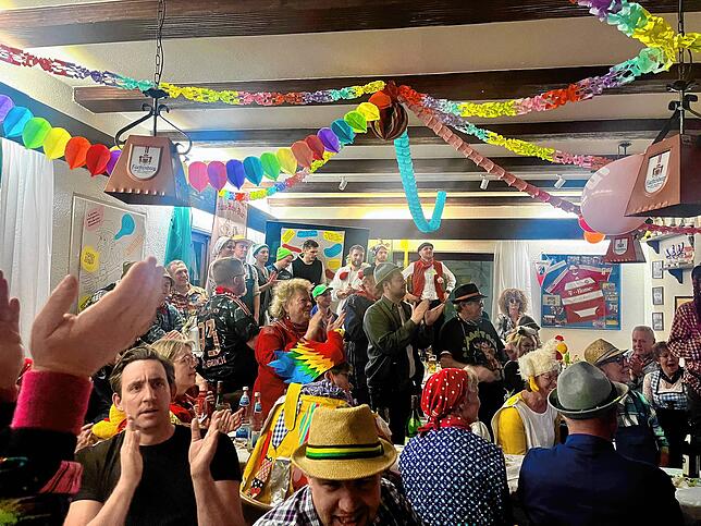Bild 2: Beim Kappenabend in Donaueschingen wird die Sau herausgelassen: Das sind die schönsten Impressionen