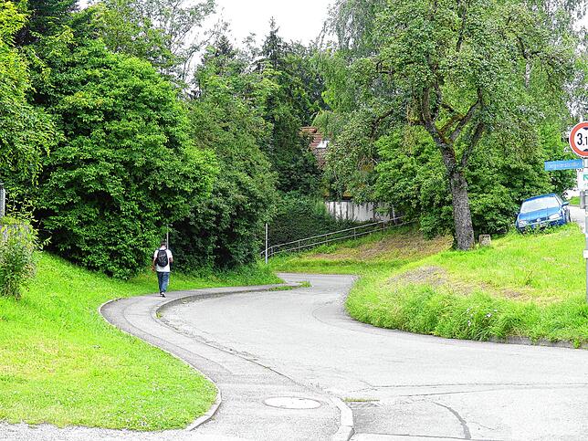 Die Straße Richtung Ziegelei soll um 1,50 Meter verbreitert werden. Von der Bahnhofstraße bis zur Ziegeleistraße muss der Kanal ...