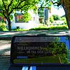 Auch am großen Tisch mit Bänken vor dem Saal des Feuerwehrgerätehauses funktioniert das WLAN der Gemeinde. So kann man auch die neue ...