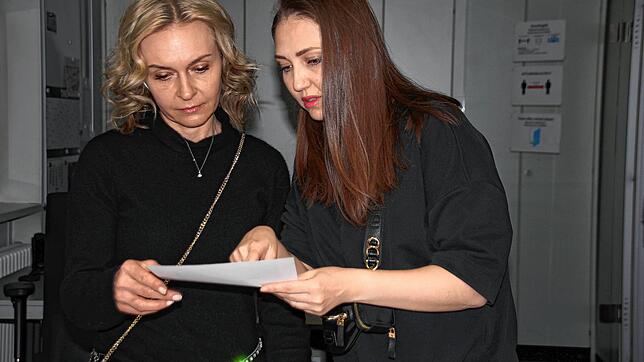 Die Pfullendorferinnen Angela Klug (links) und Anastasia Deisling organisieren eine Hilfsaktion für die Opfer des Krieges in der Ukraine.