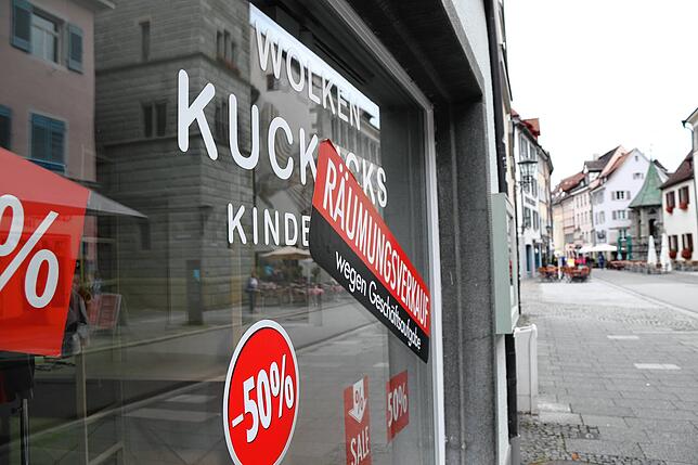Räumungsverkauf beim Wolken Kuckucks Kinderladen.