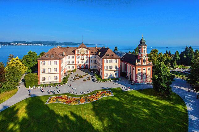 Die Blumeninsel Mainau mit ihrem Schloss besuchen jährlich rund 1,25 Millionen Menschen.