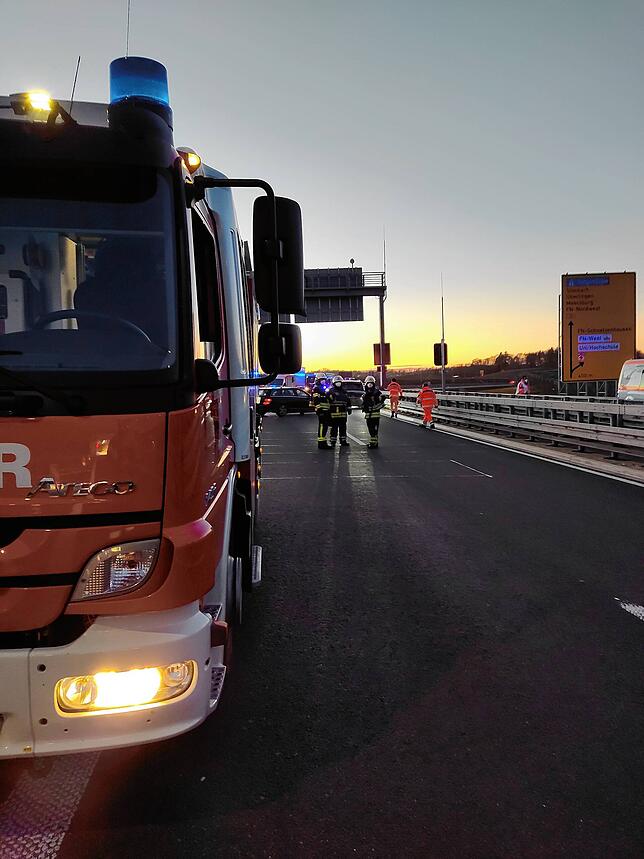 Ein Großaufgebot an Einsatzkräften auf der B 31-neu.