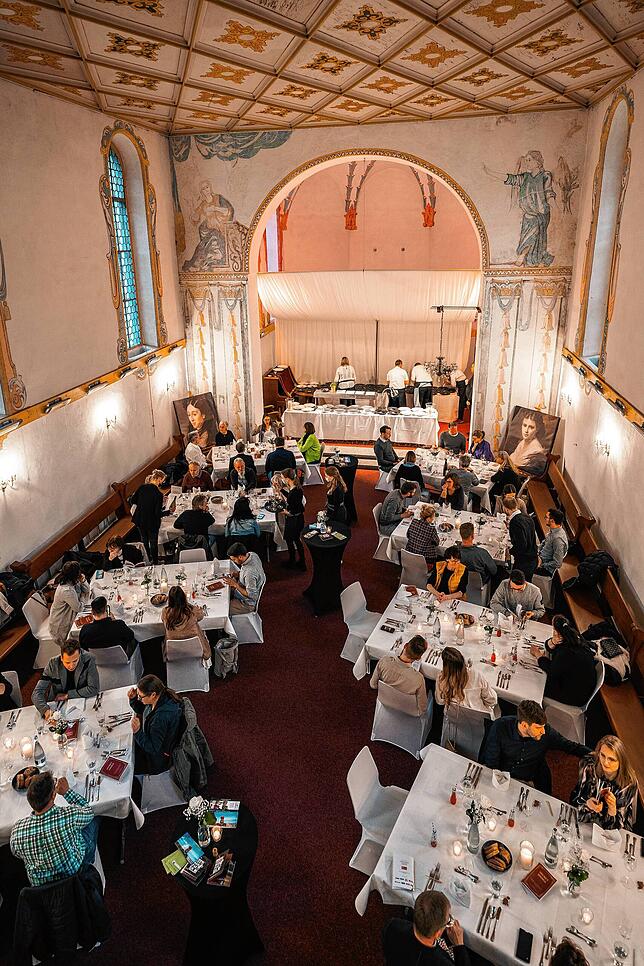 Zu sechst an einem Tisch: Beim Secret Dinner schließt man neue Bekanntschaften.
