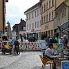 Das Leben in der Marktstraße geht trotz Bauarbeiten weiter.