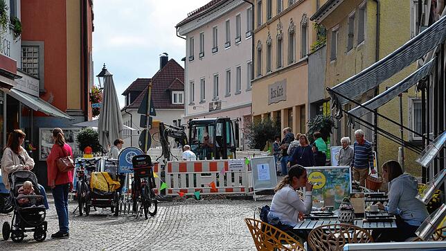Das Leben in der Marktstraße geht trotz Bauarbeiten weiter.