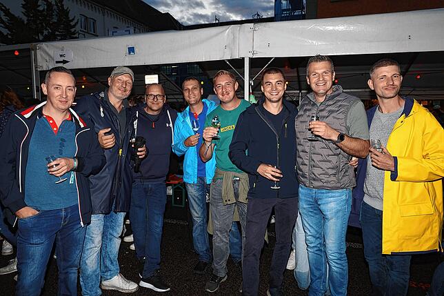 Bild 32: Beim Konstanzer Weinfest 2025 steigt schon am Eröffnungsabend die Stimmung - Die schönsten Bilder
