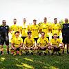 Die Trainer und Neuzugänge beim SV Hölzlebruck (vorne von links) Tim Grünwald, Ruben Bendl, Christian Knosp, Noah Schmidle. Stehend von ...