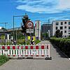 Ab hier ist Schluss mit dem Fahrrad. Umfahren kann man die Baustelle über die Bruder-Klaus-Straße, welche im Bereich des Bahnhofs ...