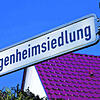 „Gerade, glänzend und lichtdurchflutet“: Mit seinem Eigenheim im Grünen trotzt der deutsche Bürger den Widrigkeiten dieser Welt. Bild: ...