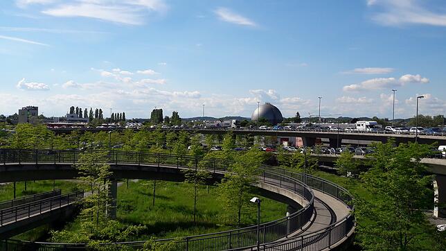 Am Nachmittag geht es auf der Rheinbrücke so gut wie gar nicht voran.